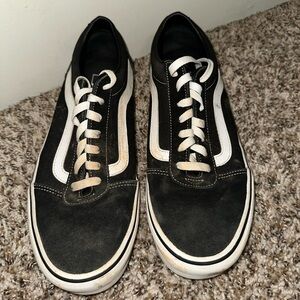 Vans Men’s Old Skool Black and White Lowtop Lace Up Sneakers size 10.5